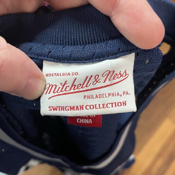 Mitchell & Ness Men’s M Georgetown Hoyas Allen Iverson #3 Jersey ‘95-‘96 College - Picture 6 of 10